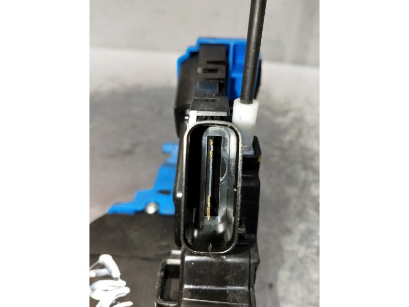 Recambio de motor cierre centralizado trasero derecho para kia ceed referencia OEM IAM 81420A2400  5P