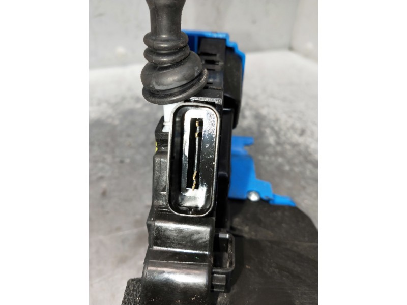 Recambio de motor cierre centralizado trasero izquierdo para kia ceed referencia OEM IAM 81410A2400  5P