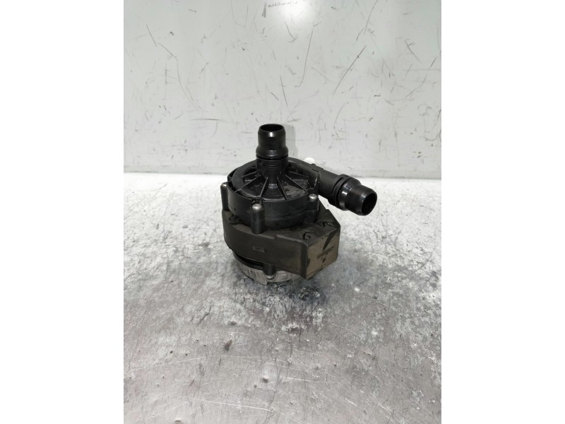 Recambio de bomba agua para peugeot 308 referencia OEM IAM 0392024018 9823813480 