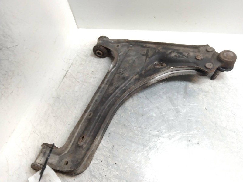 Recambio de brazo suspension inferior delantero izquierdo para opel ascona c 2.0 referencia OEM IAM   