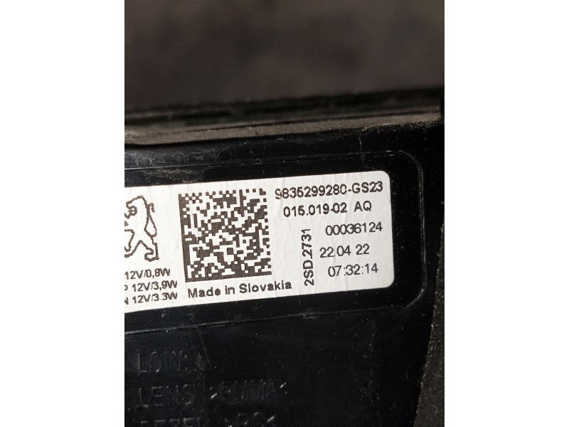 Recambio de piloto trasero derecho para peugeot 308 referencia OEM IAM 9835299280  