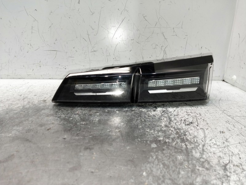 Recambio de piloto trasero derecho interior para peugeot 308 referencia OEM IAM 9835300580  