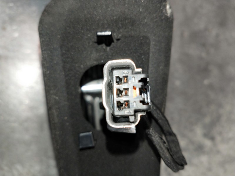 Recambio de piloto trasero derecho interior para peugeot 308 referencia OEM IAM 9835300580  