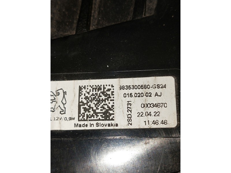 Recambio de piloto trasero derecho interior para peugeot 308 referencia OEM IAM 9835300580  