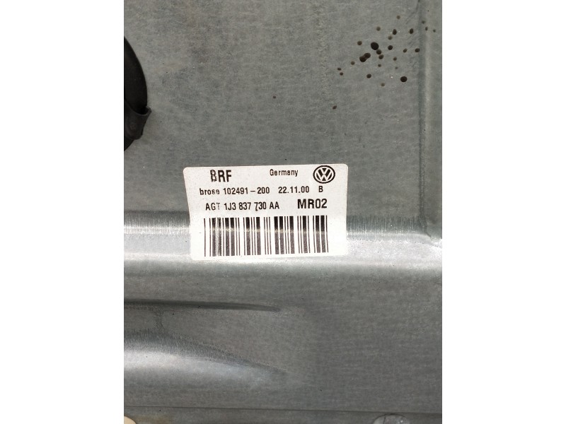 Recambio de elevalunas delantero derecho para volkswagen golf iv berlina (1j1) referencia OEM IAM   