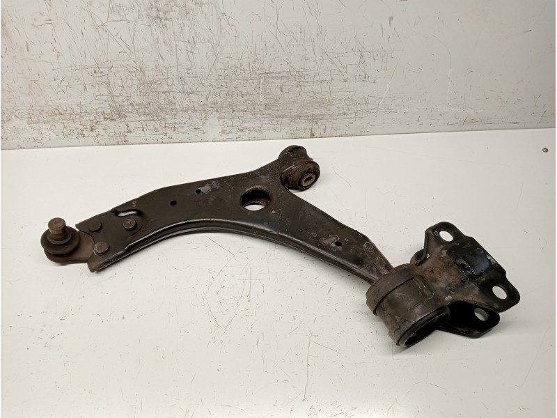 Recambio de brazo suspension inferior delantero izquierdo para ford focus lim. (cb8) ambiente referencia OEM IAM   
