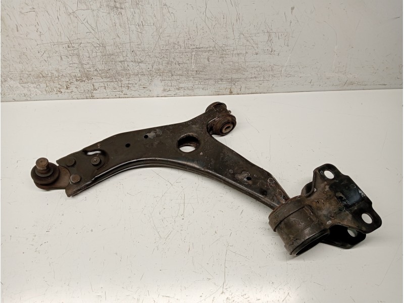 Recambio de brazo suspension inferior delantero izquierdo para ford focus lim. (cb8) ambiente referencia OEM IAM   