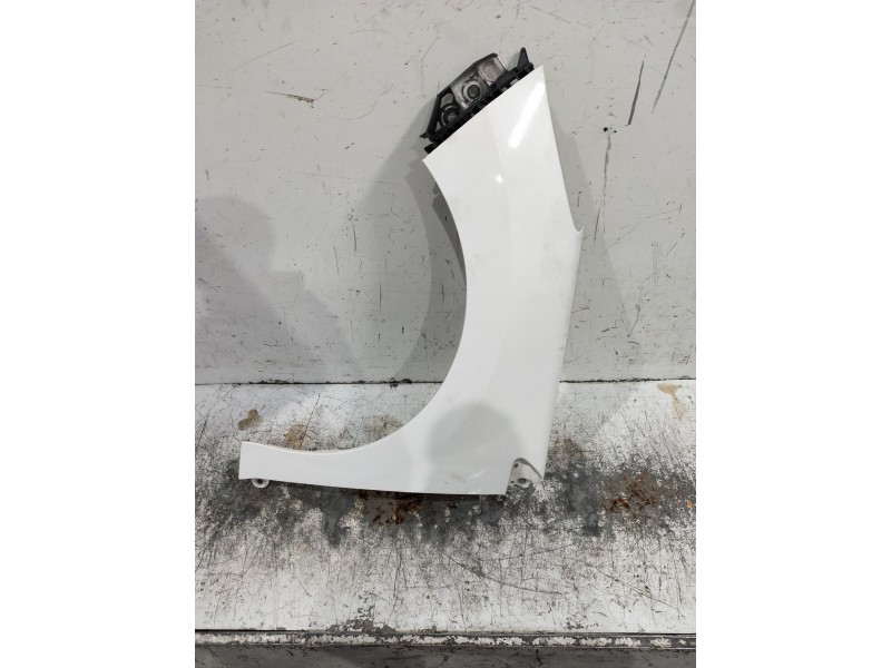 Recambio de aleta delantera izquierda para peugeot 308 referencia OEM IAM   