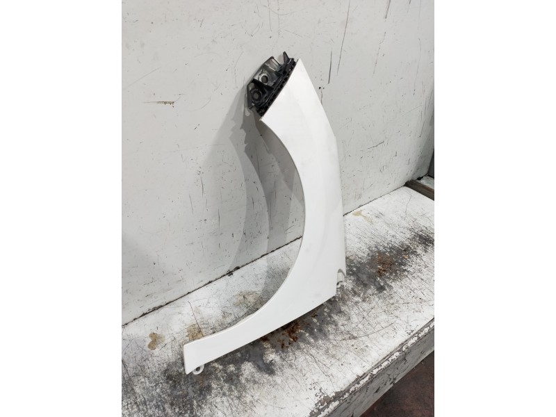 Recambio de aleta delantera izquierda para peugeot 308 referencia OEM IAM   