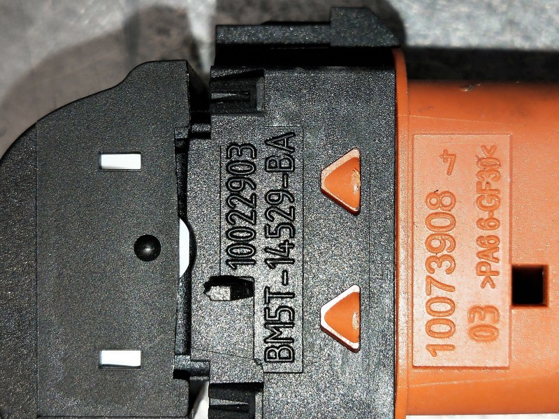 Recambio de mando elevalunas delantero derecho para ford focus lim. (cb8) ambiente referencia OEM IAM AM5T14529BA  