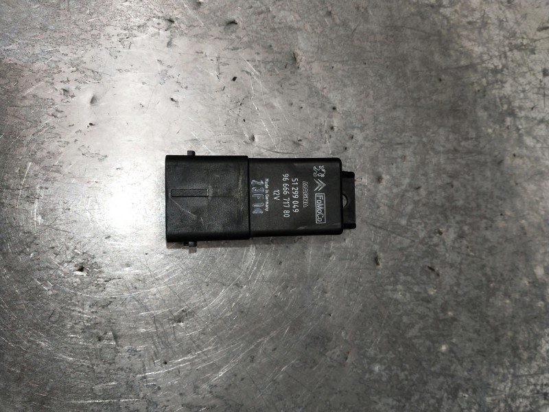 Recambio de caja precalentamiento para ford focus lim. (cb8) ambiente referencia OEM IAM 51299049  