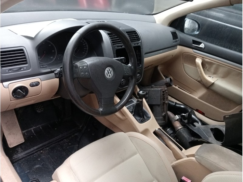 volkswagen golf v berlina (1k1) del año 2004