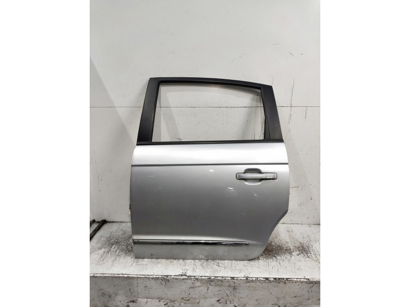 Recambio de puerta trasera izquierda para ssangyong rodius xdi referencia OEM IAM   