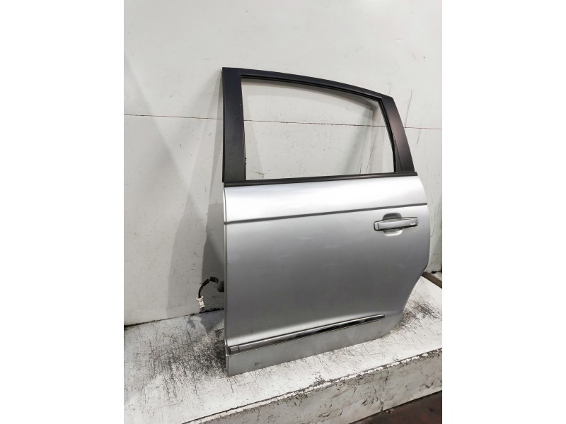 Recambio de puerta trasera izquierda para ssangyong rodius xdi referencia OEM IAM   