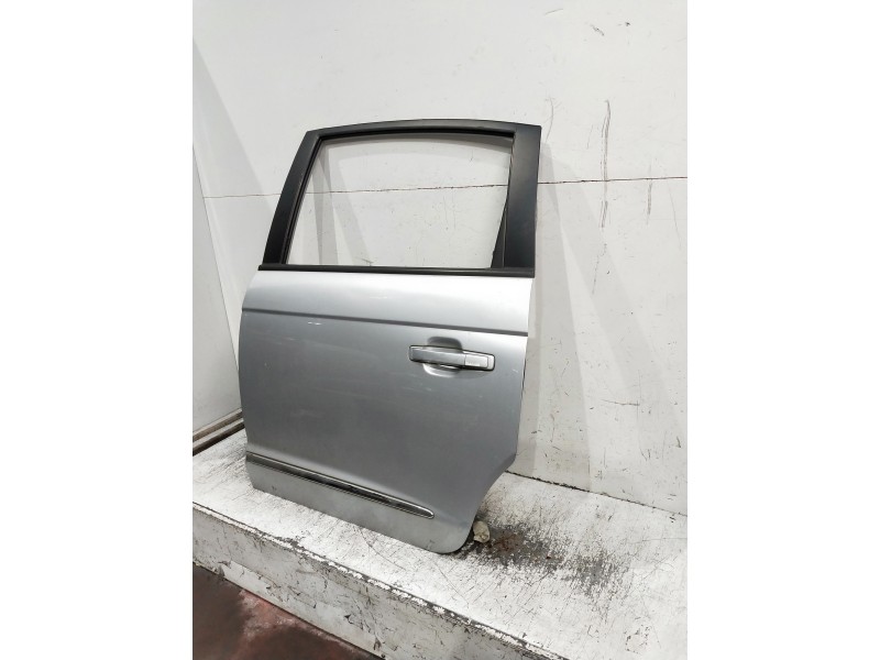 Recambio de puerta trasera izquierda para ssangyong rodius xdi referencia OEM IAM   