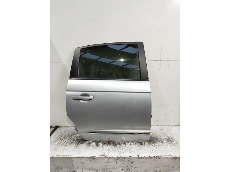 Recambio de puerta trasera derecha para ssangyong rodius xdi referencia OEM IAM   