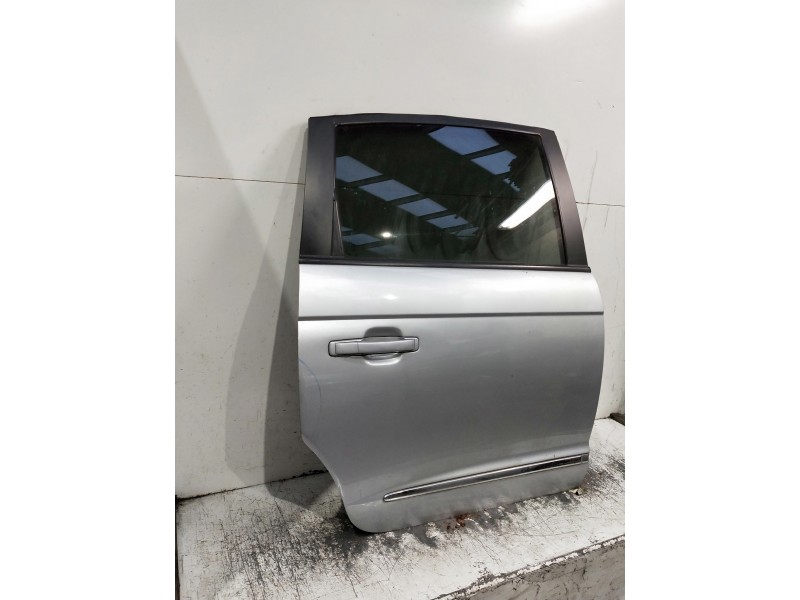Recambio de puerta trasera derecha para ssangyong rodius xdi referencia OEM IAM   