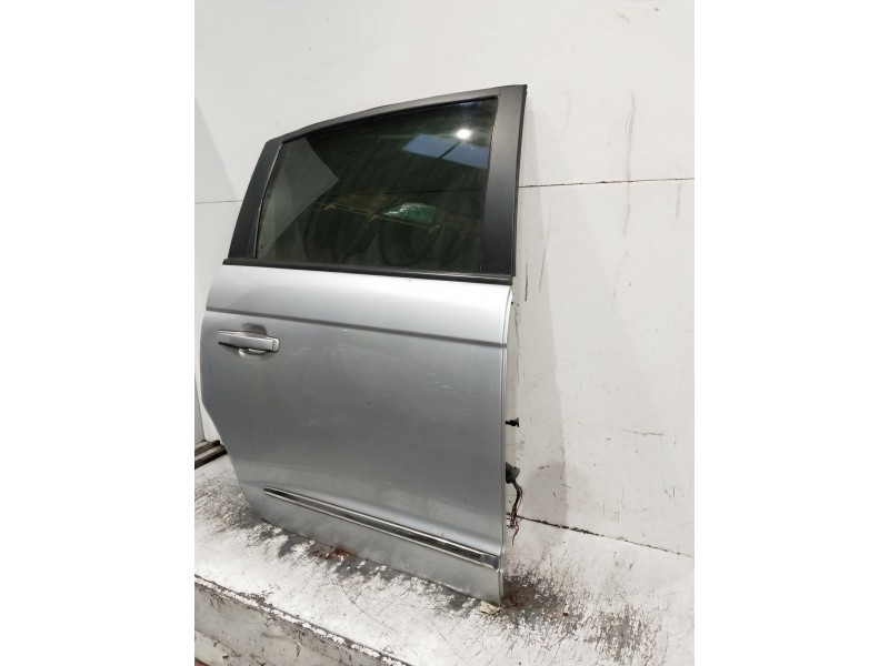 Recambio de puerta trasera derecha para ssangyong rodius xdi referencia OEM IAM   