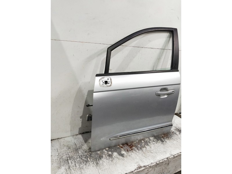 Recambio de puerta delantera izquierda para ssangyong rodius xdi referencia OEM IAM   