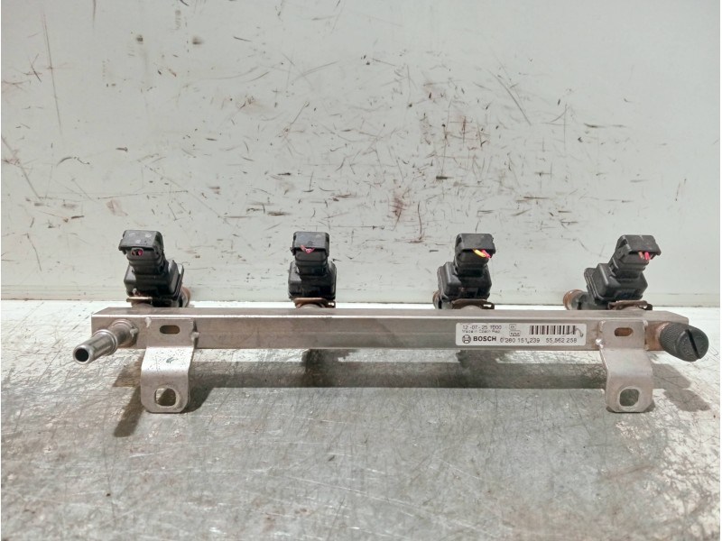 Recambio de rampa inyectora para opel corsa d referencia OEM IAM 55562258 0280151239 