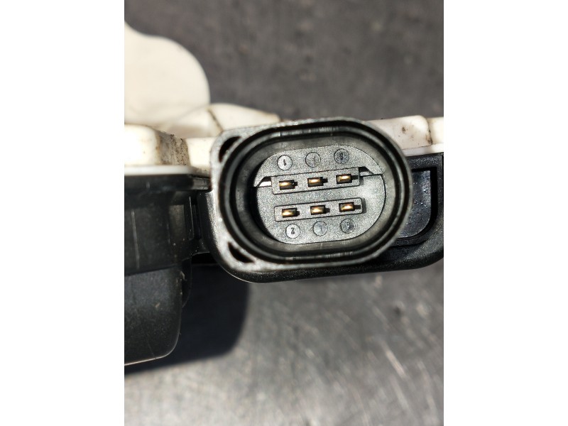 Recambio de motor cierre centralizado trasero derecho para volkswagen tiguan (5n2) referencia OEM IAM 5N1837016E  5P