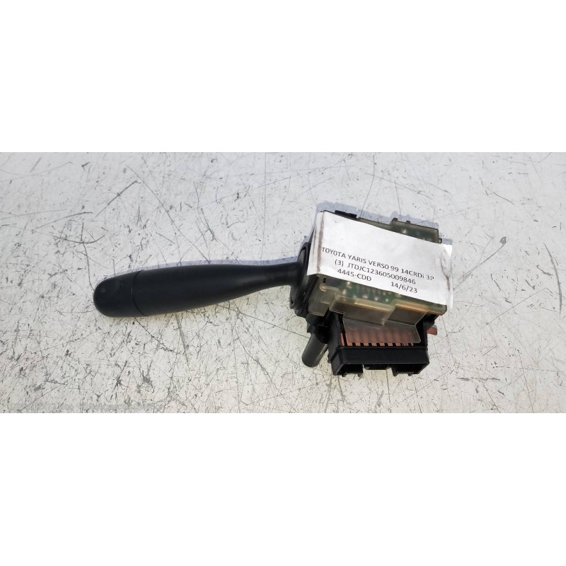 Recambio de mando limpia para toyota yaris (ncp1/nlp1/scp1) 1.4 d-4d linea luna referencia OEM IAM   