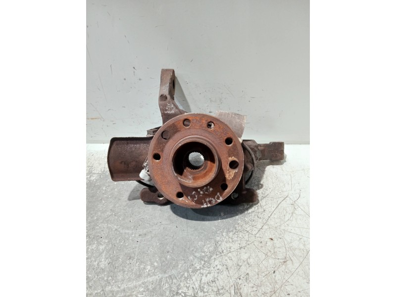 Recambio de mangueta delantera derecha para opel zafira b referencia OEM IAM 13197801  