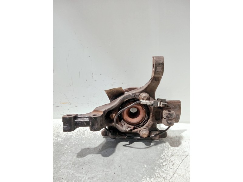 Recambio de mangueta delantera derecha para opel zafira b referencia OEM IAM 13197801  