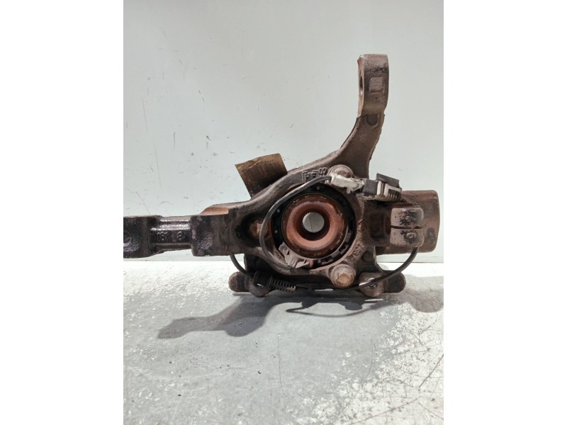 Recambio de mangueta delantera derecha para opel zafira b referencia OEM IAM 13197801  