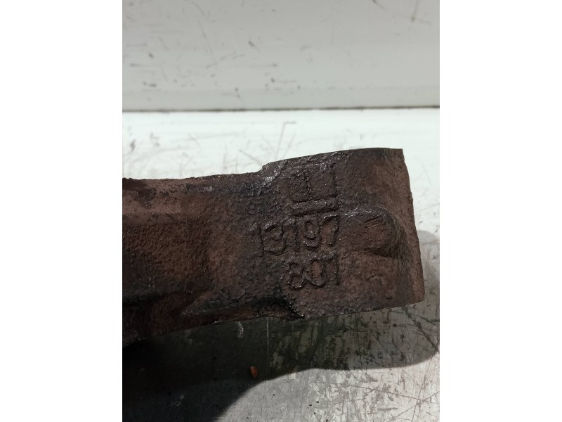 Recambio de mangueta delantera derecha para opel zafira b referencia OEM IAM 13197801  