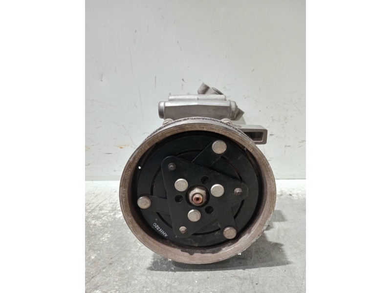 Recambio de compresor aire acondicionado para renault kangoo referencia OEM IAM 8200953359A  