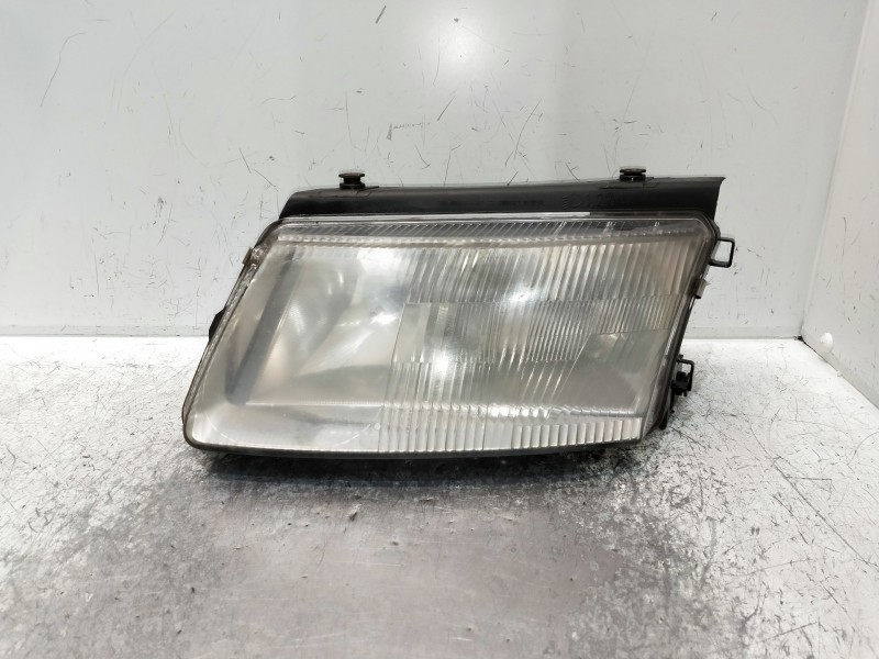 Recambio de faro izquierdo para volkswagen passat berlina (3b2) referencia OEM IAM   