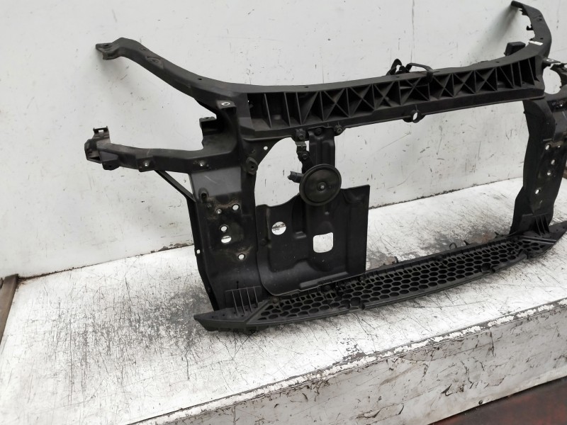 Recambio de panel frontal para hyundai i10 referencia OEM IAM 641010X000  