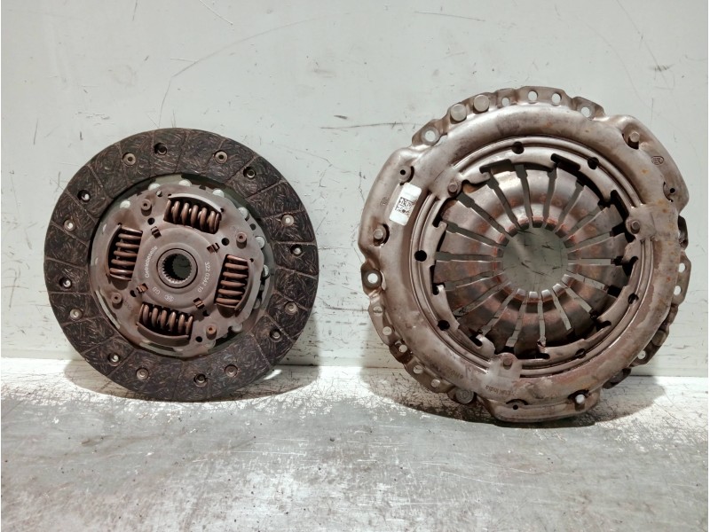 Recambio de kit embrague para renault kangoo referencia OEM IAM 122031210 322034210 