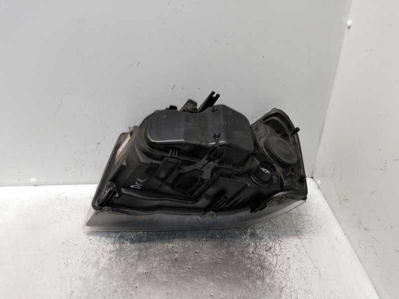 Recambio de faro derecho para land rover freelander (lr2) 2.2 td4 referencia OEM IAM 6H5213W029BC  