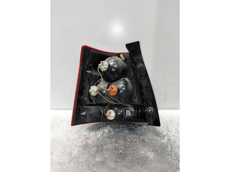 Recambio de piloto trasero derecho para land rover freelander (lr2) 2.2 td4 referencia OEM IAM BH5213404A  