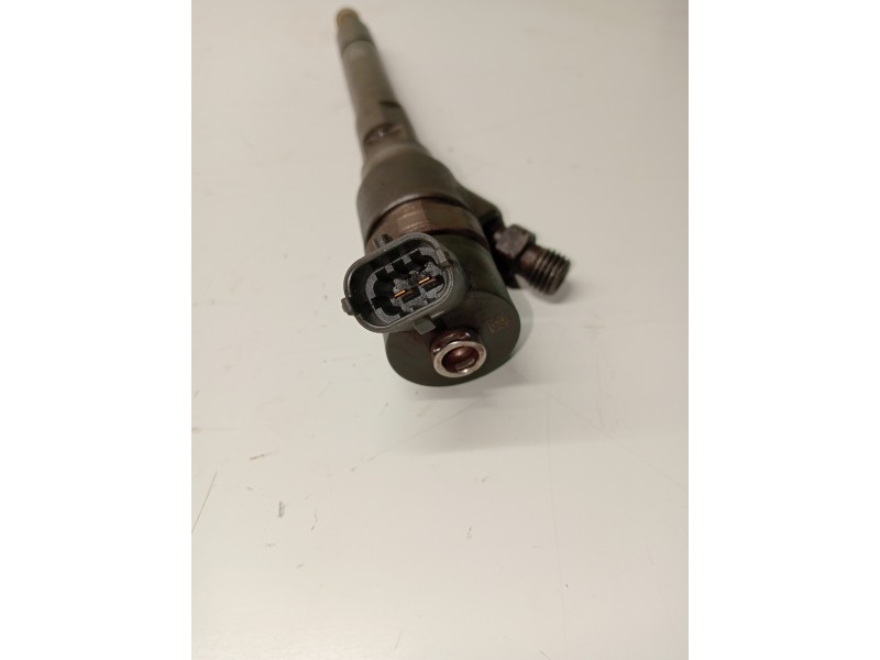 Recambio de inyector para kia carens (un) referencia OEM IAM 0445110258 3380027400 BOSCH