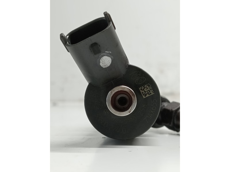 Recambio de inyector para kia carens (un) referencia OEM IAM 0445110258 3380027400 BOSCH