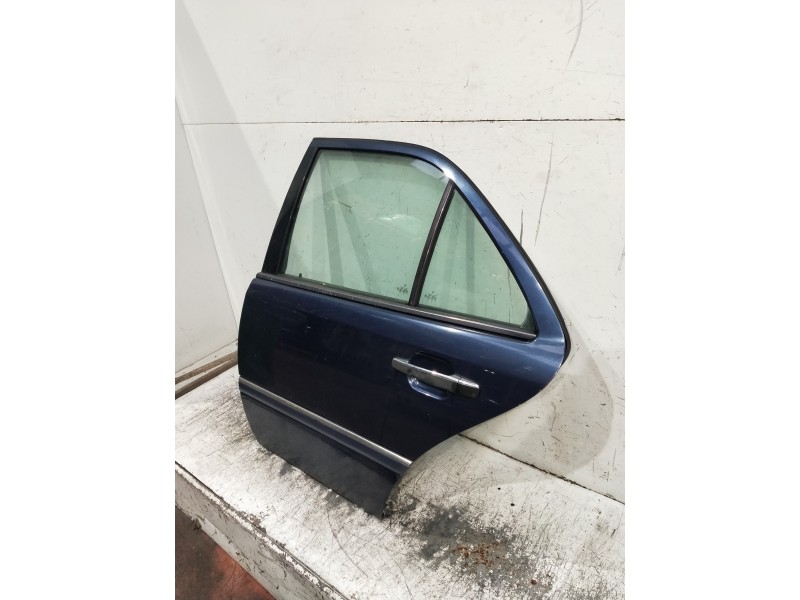 Recambio de puerta trasera izquierda para mercedes clase c (w202) berlina referencia OEM IAM   4P