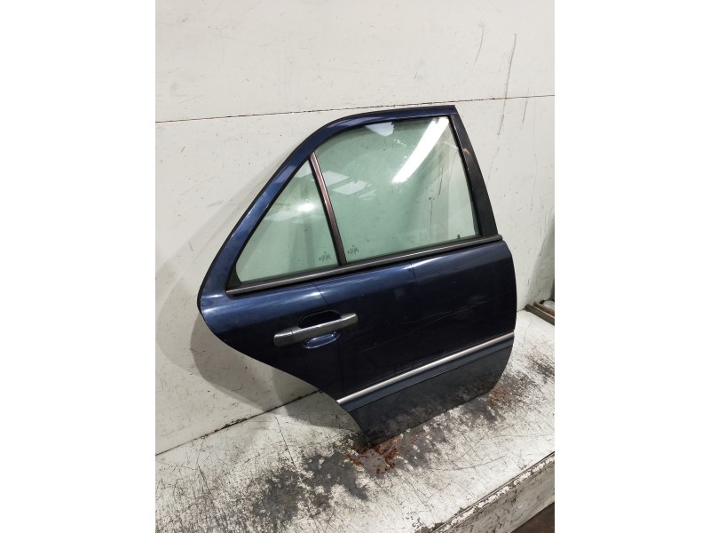 Recambio de puerta trasera derecha para mercedes clase c (w202) berlina referencia OEM IAM   4P