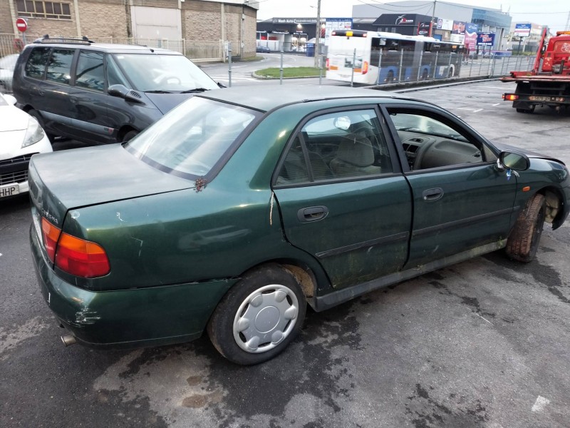 mitsubishi carisma berlina 4 (da0) del año 1997