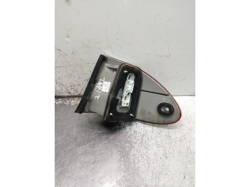 Recambio de piloto trasero izquierdo para mercedes clase e (w211) familiar 500 t 4-matic (211.283) referencia OEM IAM A211820116
