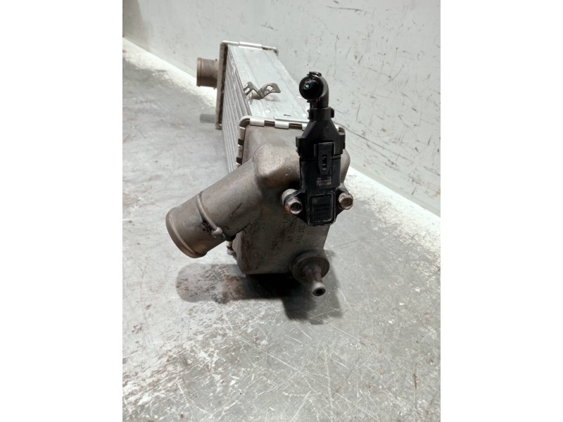 Recambio de intercooler para kia cerato 1.6 crdi referencia OEM IAM 282702A12X  
