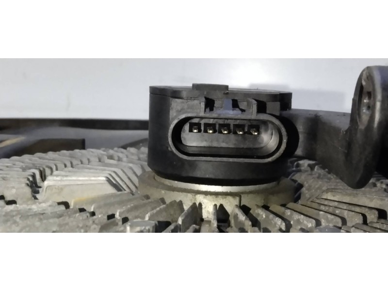 Recambio de electroventilador para land rover discovery v6 td s referencia OEM IAM PGG500270F1511  