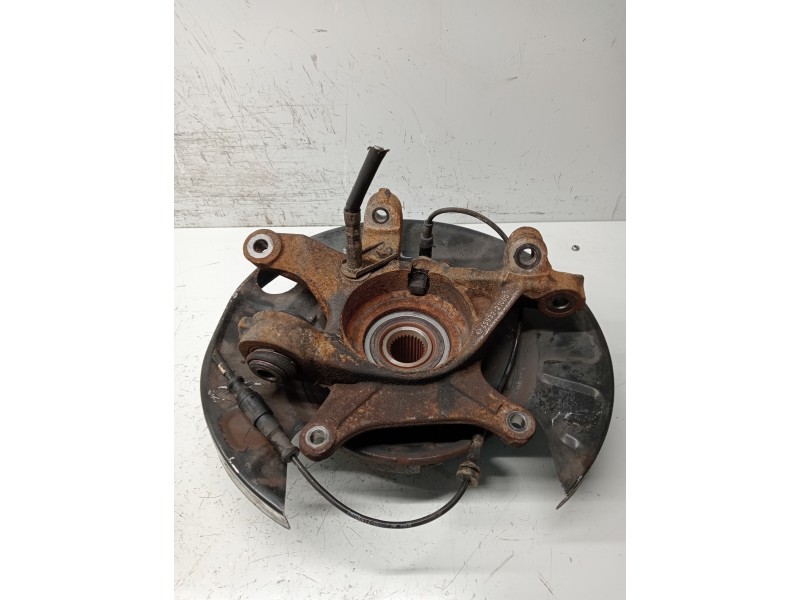 Recambio de mangueta trasera derecha para ssangyong rodius xdi referencia OEM IAM 4593221000  