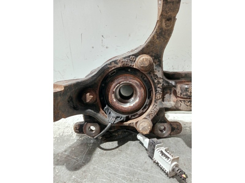 Recambio de mangueta delantera derecha para opel zafira b referencia OEM IAM 13197801  