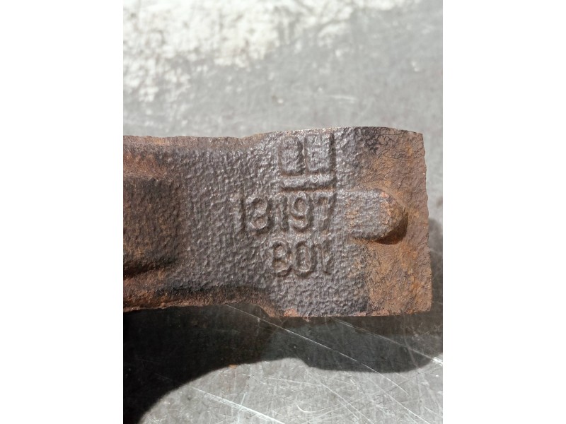 Recambio de mangueta delantera derecha para opel zafira b referencia OEM IAM 13197801  