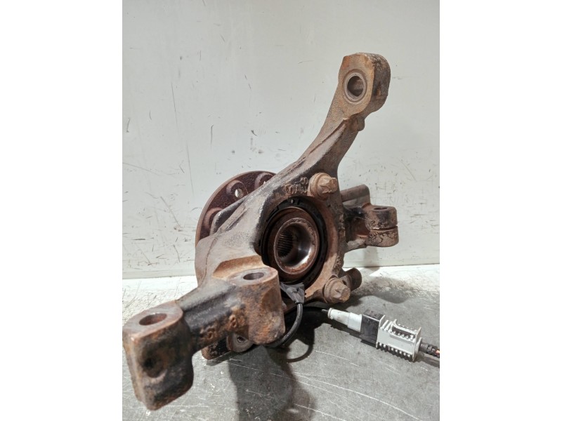 Recambio de mangueta delantera derecha para opel zafira b referencia OEM IAM 13197801  