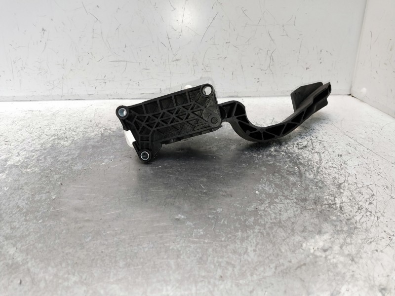 Recambio de potenciometro pedal para opel corsa d referencia OEM IAM 13305804  