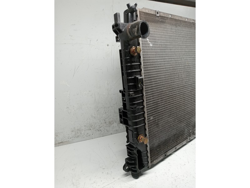 Recambio de radiador agua para ssangyong rodius xdi referencia OEM IAM 621778621779  